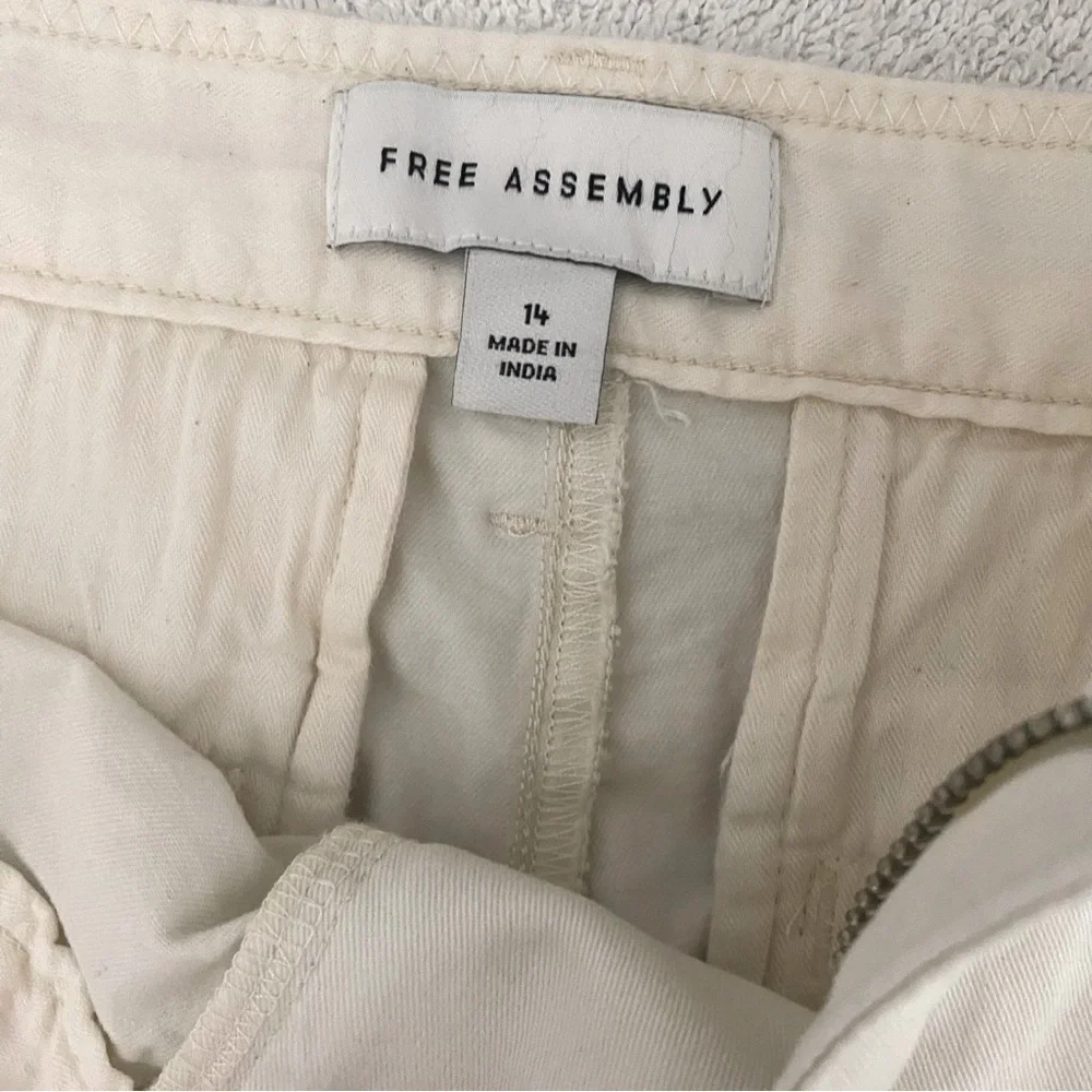 Free Assembly Women’s Chino Khaki Shorts Size 14 Relaxed Casual Dress EUC